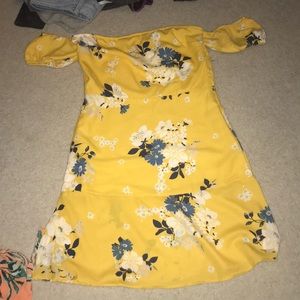 Embliss Size Large Yellow Cold Shoulder Dress